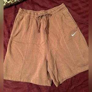 NIKE  shorts size medium